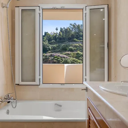 Aloha Hills In - M58